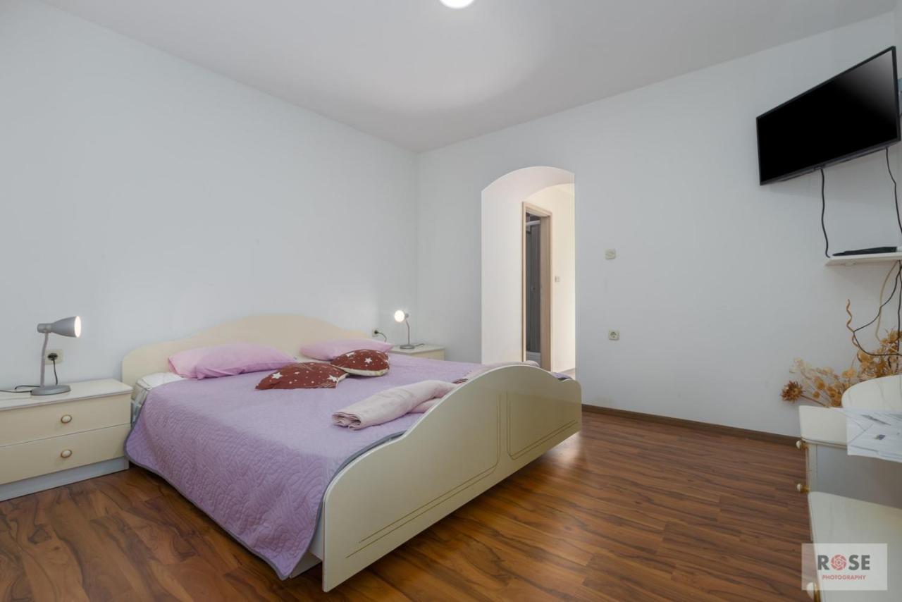 Apartment Laureta ポレッチ エクステリア 写真