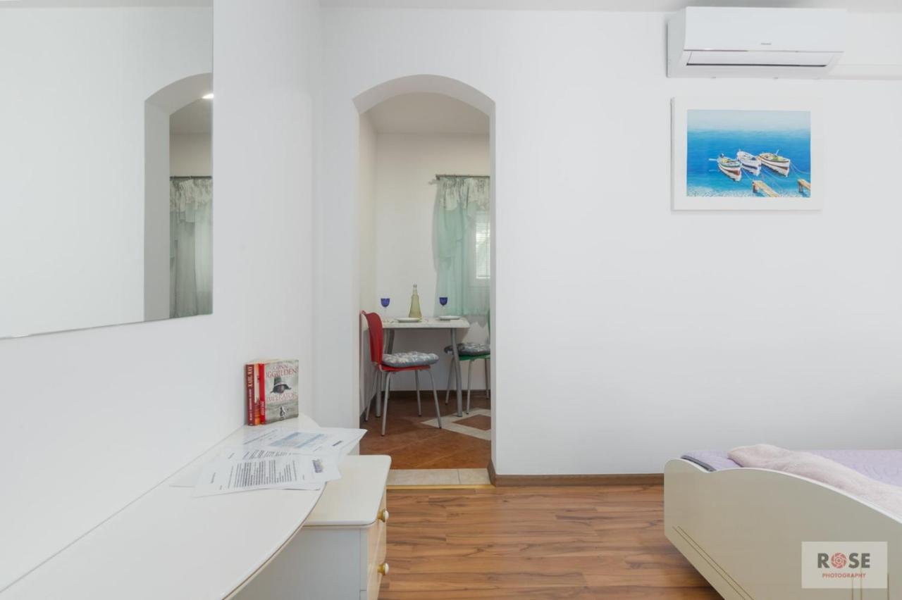 Apartment Laureta ポレッチ エクステリア 写真